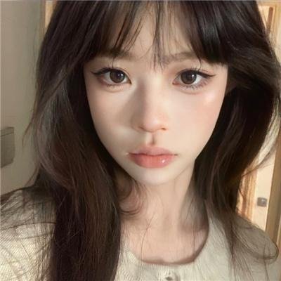 屋中美人
